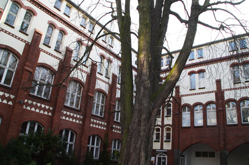 Die Flüchtlingsunterkunft im Berliner Bezirk Reinickendorf. In den Zimmern sind die Flüchtlinge zu viert untergebracht. Aus Gründen der Privatsphäre ist der Presse der Zutritt untersagt